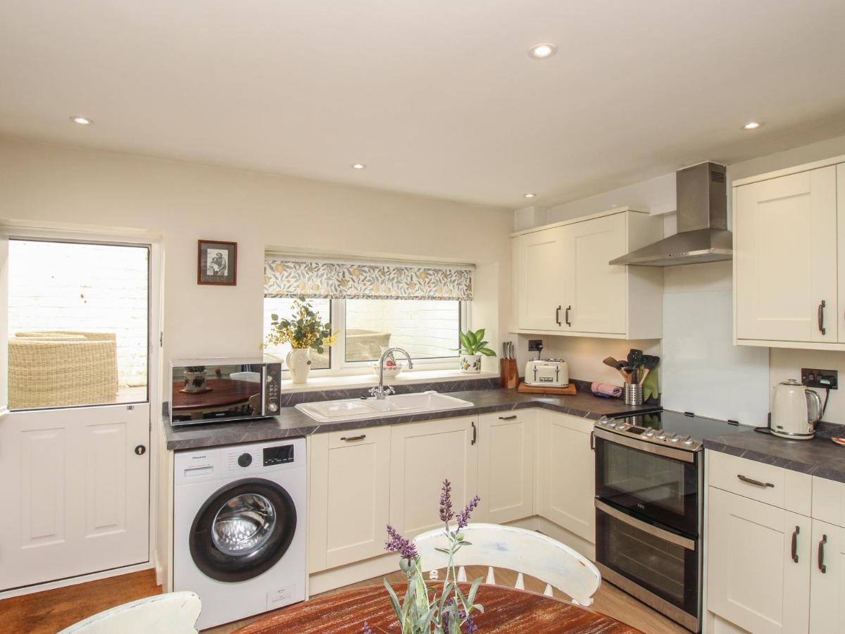 White Cottage Bere Regis Exterior photo